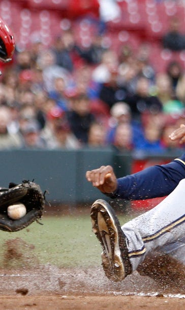 Pena's iffy hamstring forces Reds to recall Barnhart